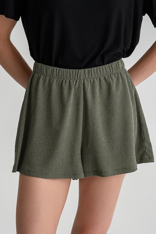 Γκοφρέ σορτς με λάστιχο στη μέση (KHAKI) φωτογραφία