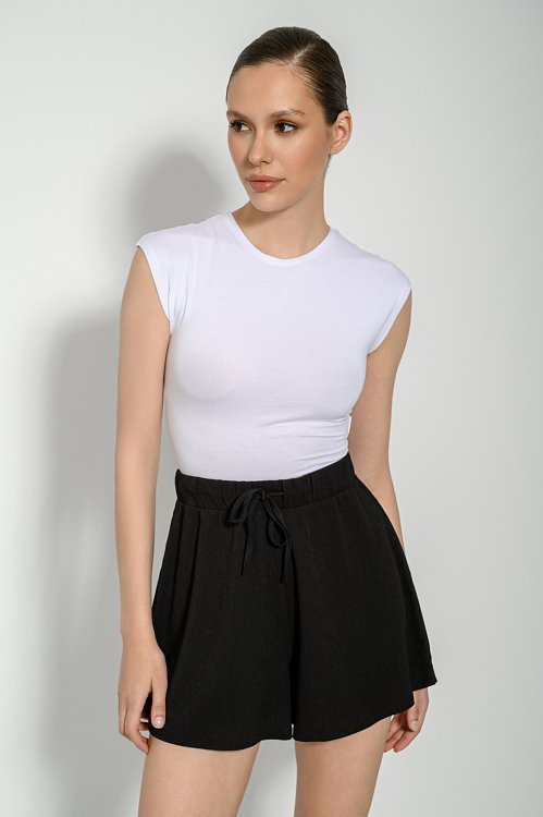 Shorts with elastic waistband