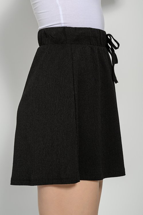 Shorts with elastic waistband