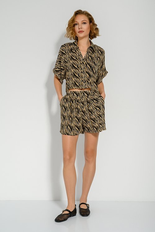 Shorts with print