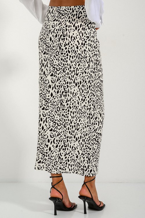 Midi skirt with leopard print