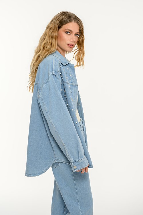 Ντένιμ overshirt με πέρλες