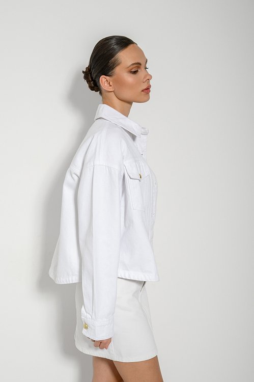 Denim jacket with front pockets