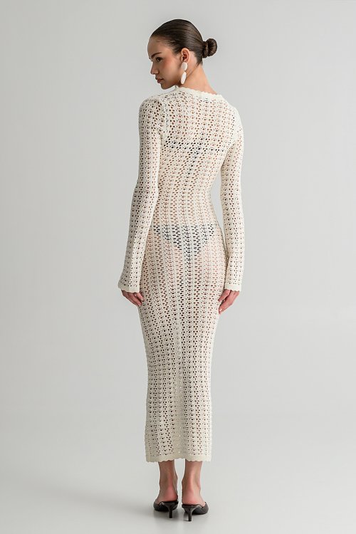 Maxi πλεκτό κροσέ φόρεμα με cut out λεπτομέρεια (OFF WHITE) φωτογραφία