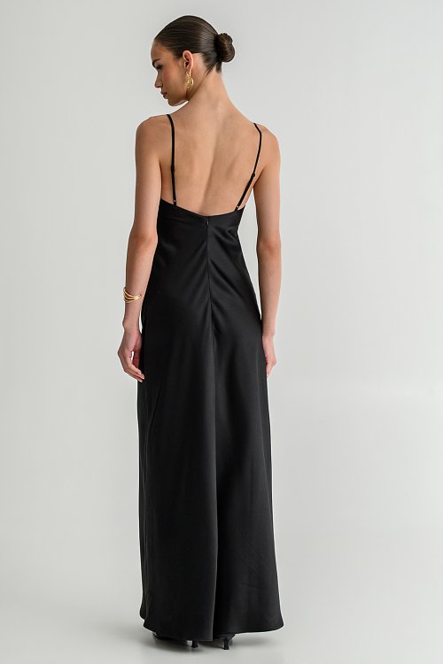 Maxi φόρεμα με σατινέ υφή και τιράντες (BLACK) φωτογραφία