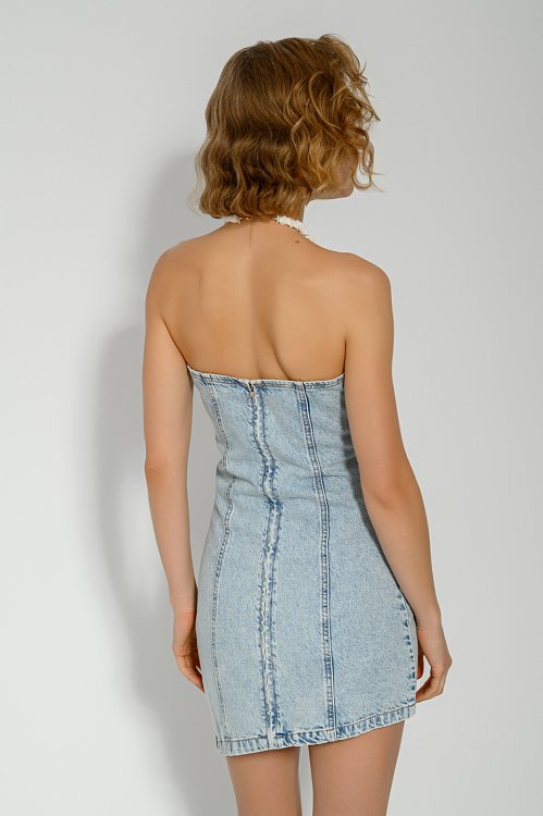 Μίνι strapless ντένιμ φόρεμα με ασύμμετρο τελείωμα