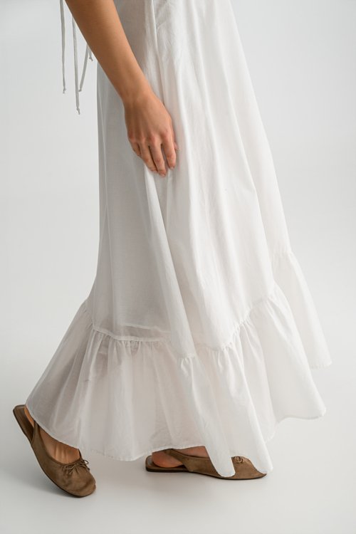 Maxi φόρεμα με βολάν και τιράντες με δέσιμο (OFF WHITE) φωτογραφία