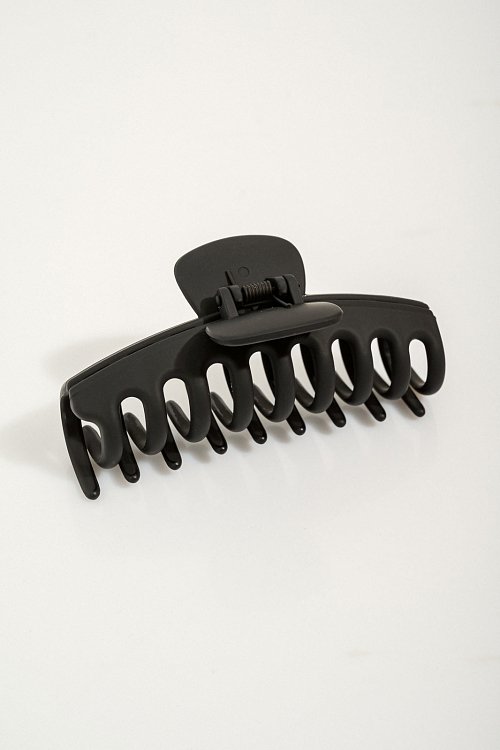 Hair claw clip with mat effect