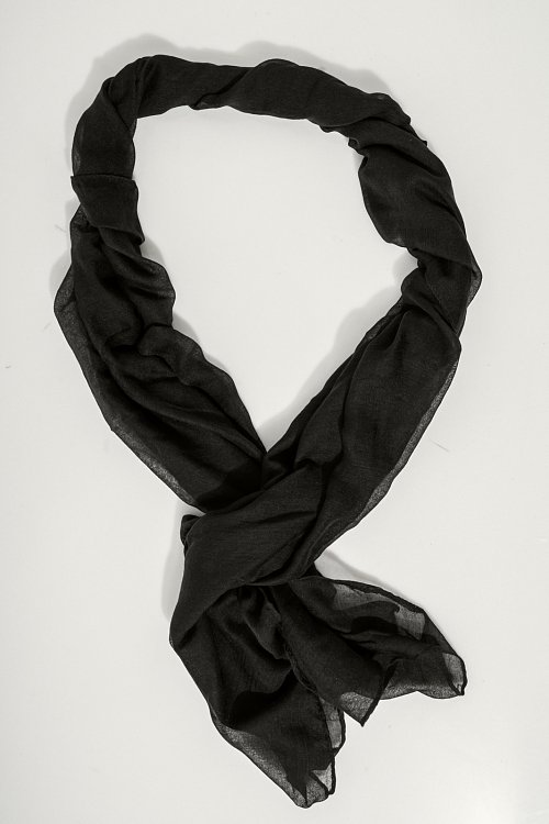 Monocrome scarf
