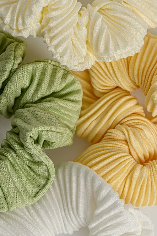 Σετ 4 scrunchies λαστιχάκια μαλλιών πλισέ (MULTI)