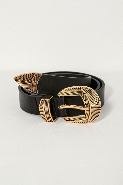 Belt with leather effect and carved buckle