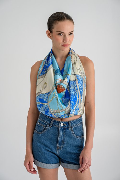 Scarf with print and satin sense