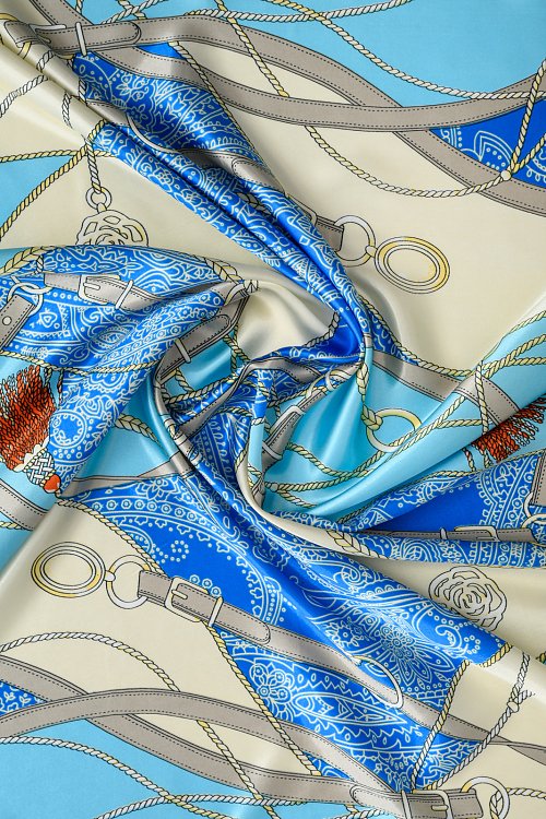 Scarf with print and satin sense