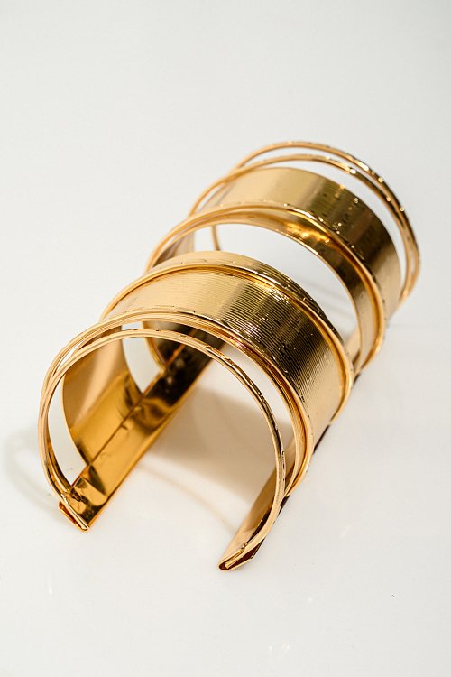 Rigid bracelet-cuff