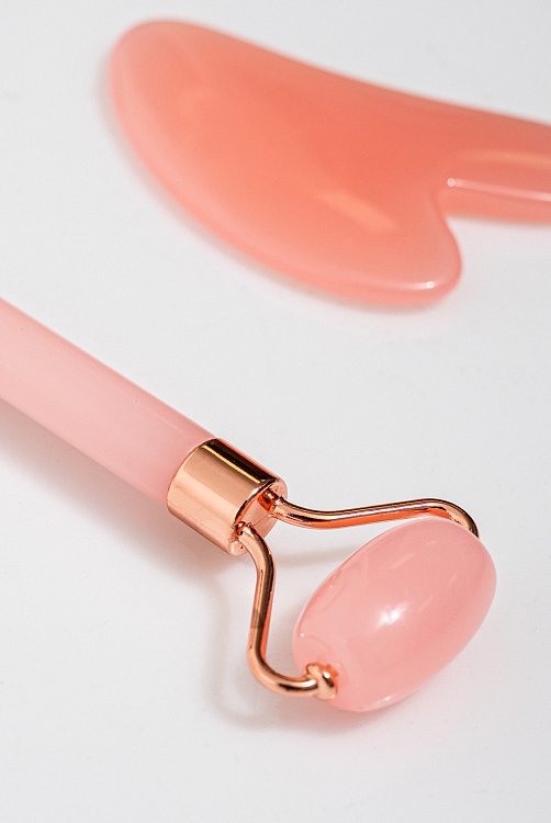 Set face roller and gua sha for facial massage