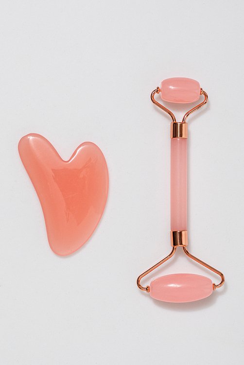 Set face roller and gua sha for facial massage