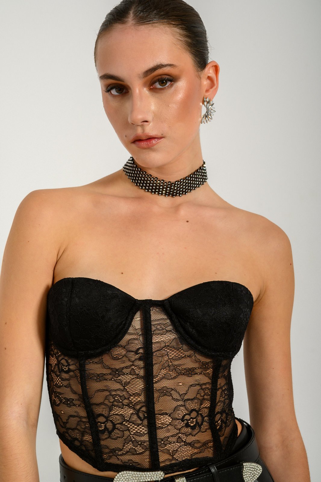 Strapless bustier with lace details