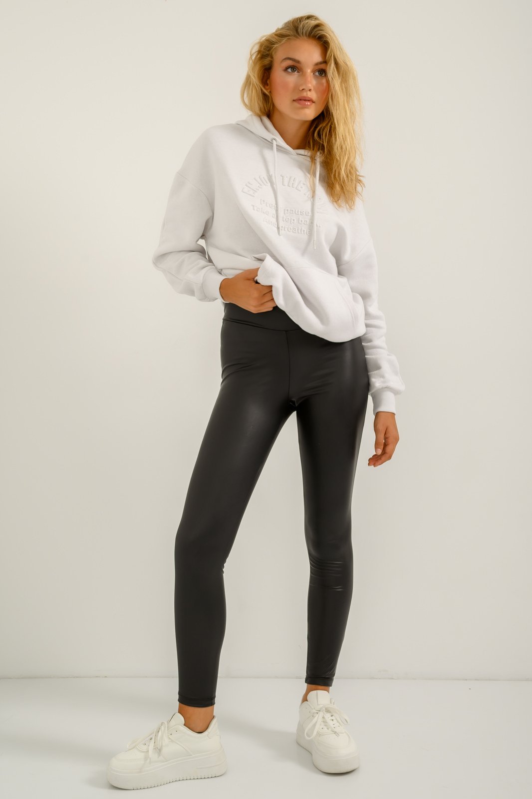 Leggings with leather effect