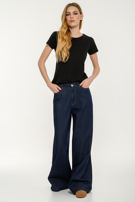 Basic t-shirt με στρογγυλή λαιμόκοψη