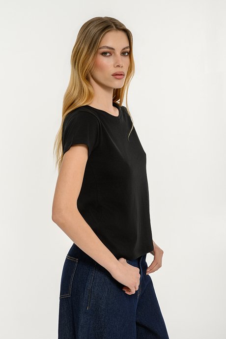 Basic t-shirt με στρογγυλή λαιμόκοψη