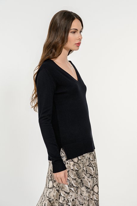 Basic knitted top with V neckline