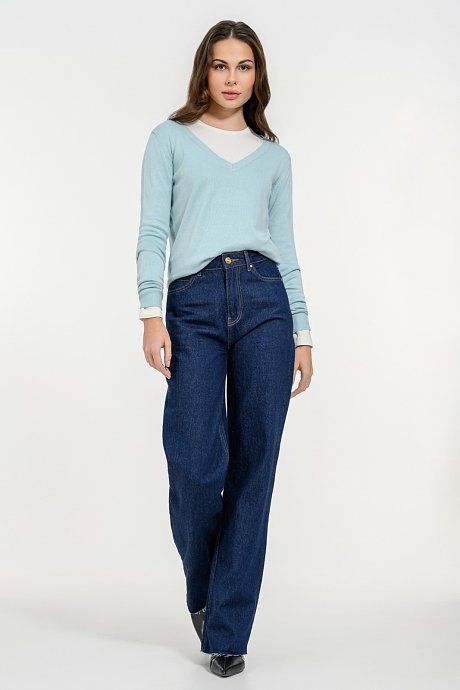 Basic knitted top with V neckline