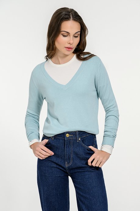 Basic knitted top with V neckline