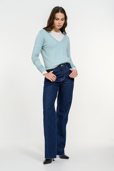 Basic knitted top with V neckline