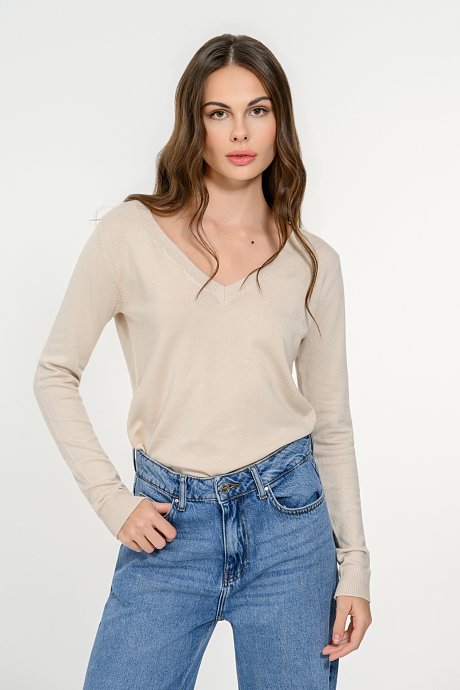 Basic knitted top with V neckline