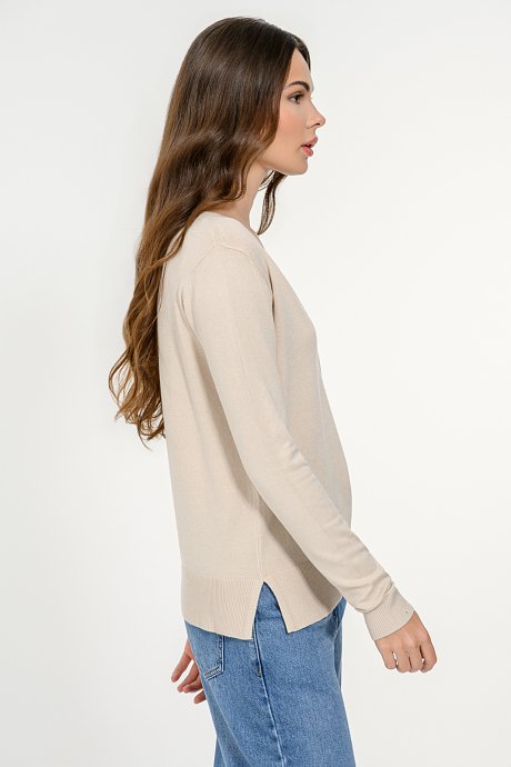Basic knitted top with V neckline