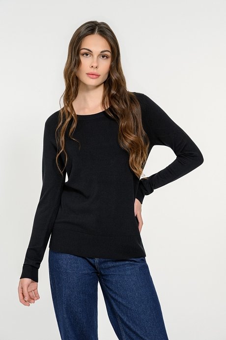 Basic knitted top with round neckline