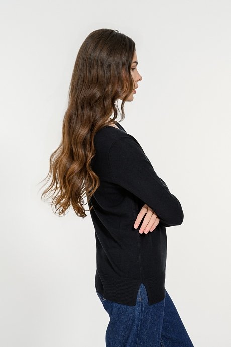 Basic knitted top with round neckline