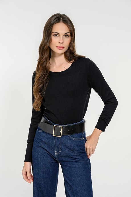Basic knitted top with round neckline
