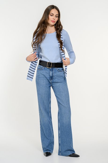 Basic knitted top with round neckline