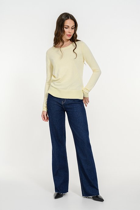Basic knitted top with round neckline