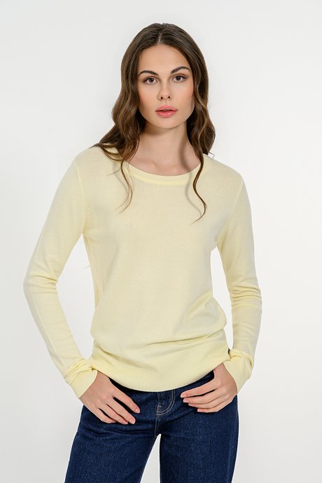 Basic knitted top with round neckline