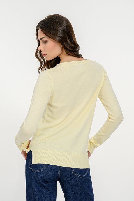 Basic knitted top with round neckline