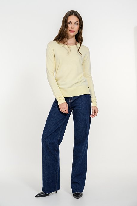Basic knitted top with round neckline