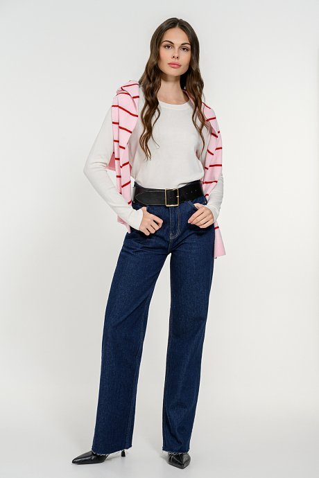 Basic knitted top with round neckline