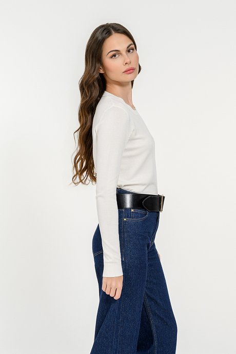 Basic knitted top with round neckline