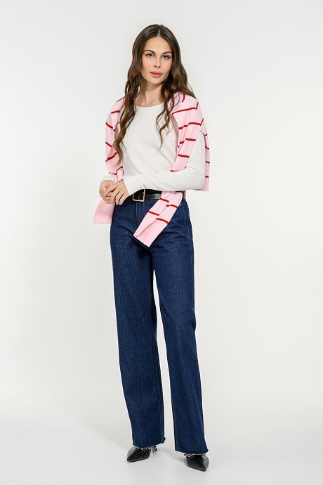 Basic knitted top with round neckline