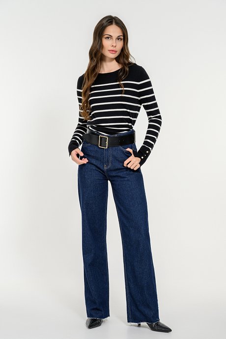 Basic knit with stripes and buttons detail