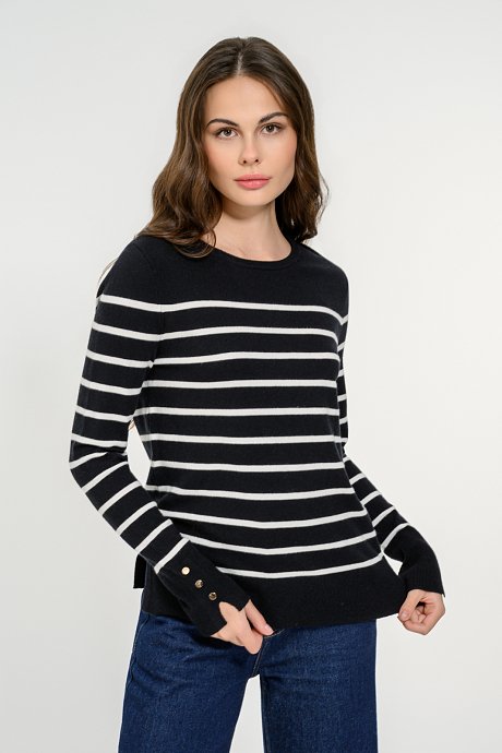 Basic knit with stripes and buttons detail