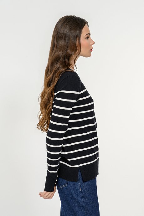 Basic knit with stripes and buttons detail