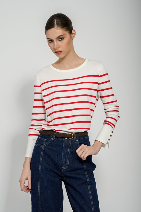 Basic knit with stripes and buttons detail