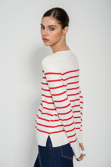 Basic knit with stripes and buttons detail