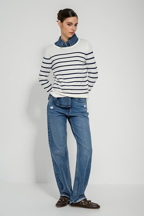Basic knit with stripes and buttons detail