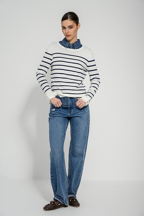 Basic knit with stripes and buttons detail