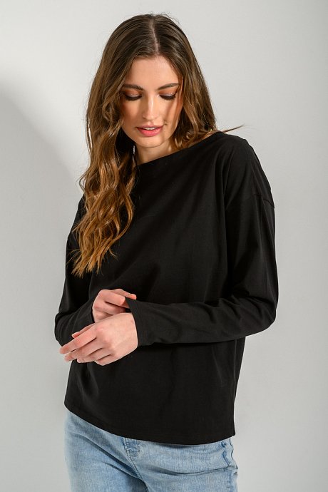 Blouse with straight neckline