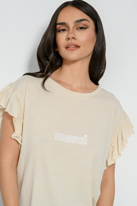 T-shirt με τύπωμα και βολάν στα μανίκια
